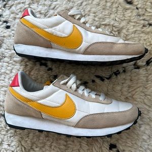 Womens Nike day break ivory pollen